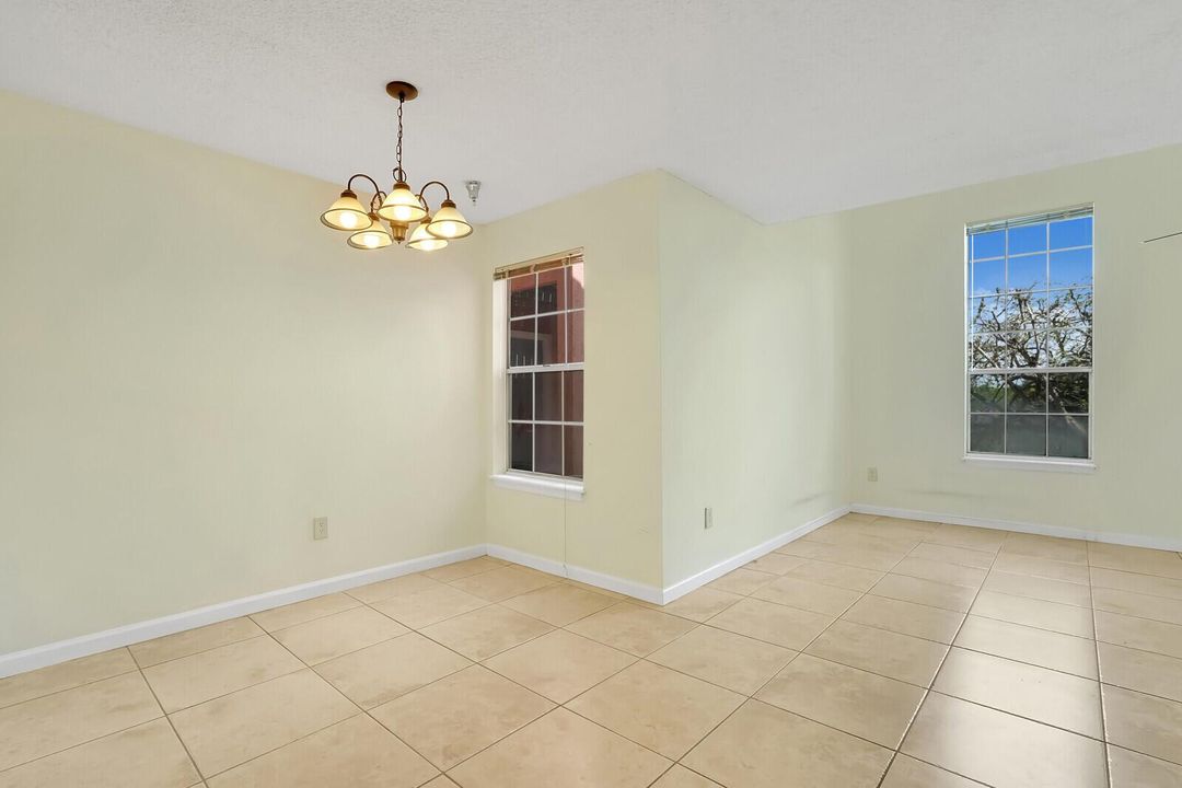 Living Room/Dining Area