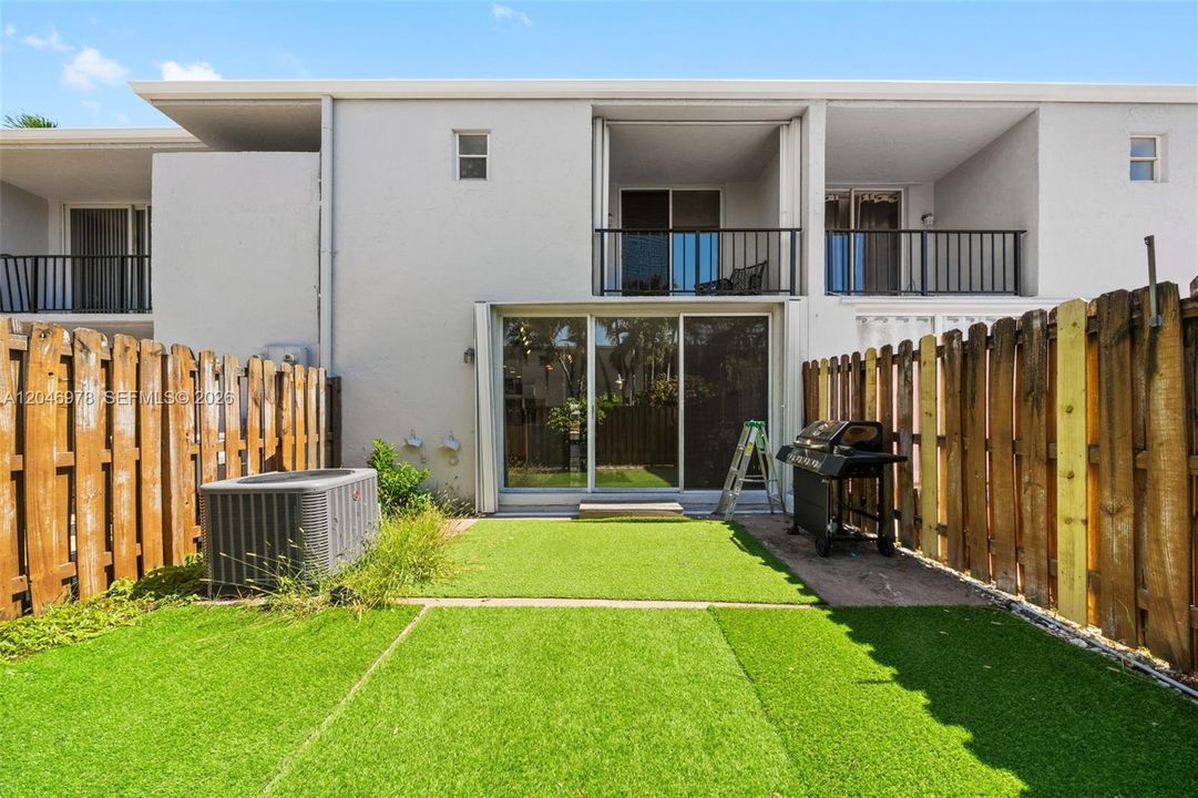 For Sale: $445,000 (2 beds, 2 baths, 1696 Square Feet)