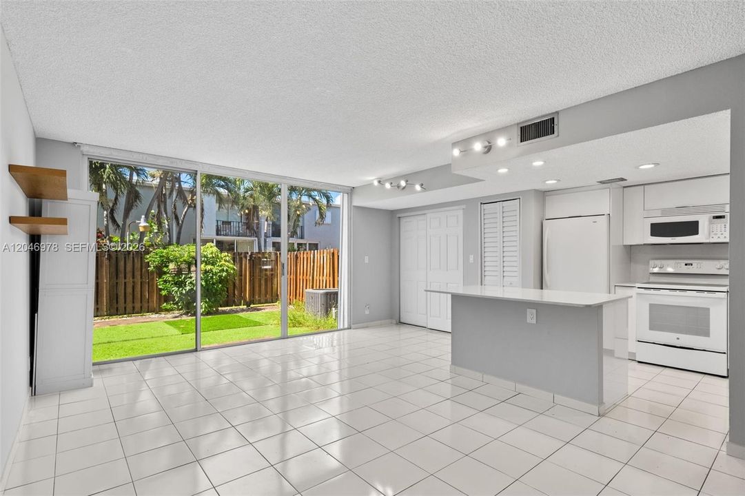 For Sale: $445,000 (2 beds, 2 baths, 1696 Square Feet)