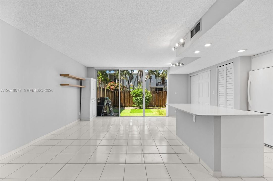 For Sale: $445,000 (2 beds, 2 baths, 1696 Square Feet)