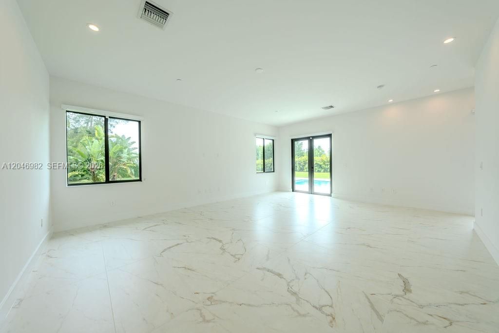En Venta: $3,699,000 (5 camas, 6 baños, 6304 Pies cuadrados)