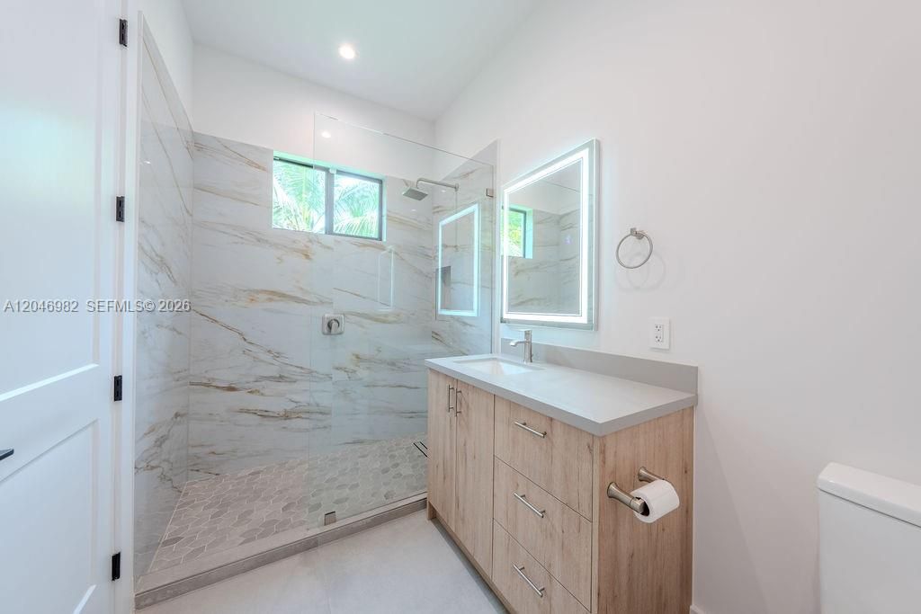 En Venta: $3,699,000 (5 camas, 6 baños, 6304 Pies cuadrados)