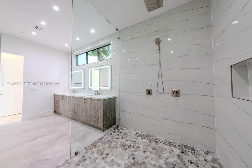 En Venta: $3,699,000 (5 camas, 6 baños, 6304 Pies cuadrados)