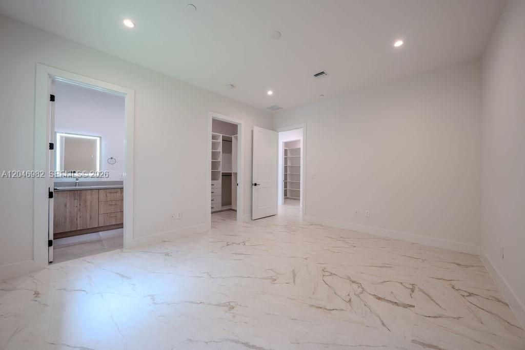 En Venta: $3,699,000 (5 camas, 6 baños, 6304 Pies cuadrados)