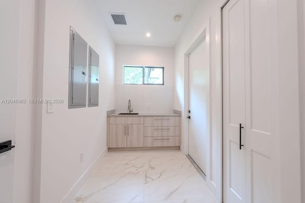 En Venta: $3,699,000 (5 camas, 6 baños, 6304 Pies cuadrados)