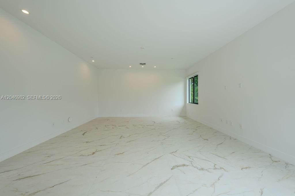 En Venta: $3,699,000 (5 camas, 6 baños, 6304 Pies cuadrados)