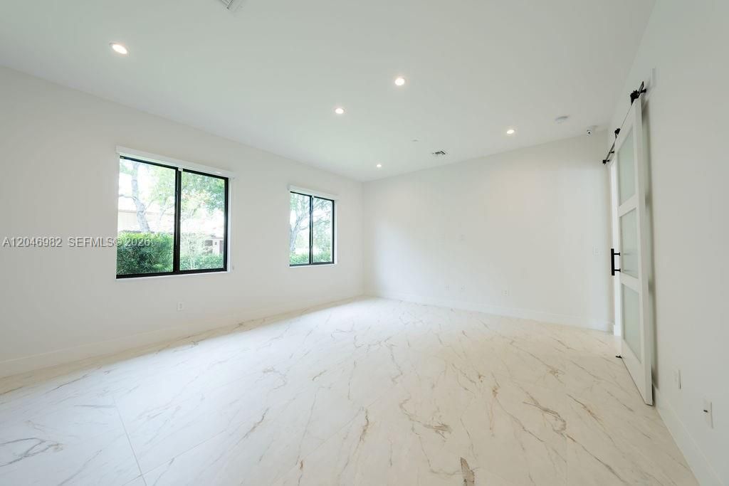 En Venta: $3,699,000 (5 camas, 6 baños, 6304 Pies cuadrados)