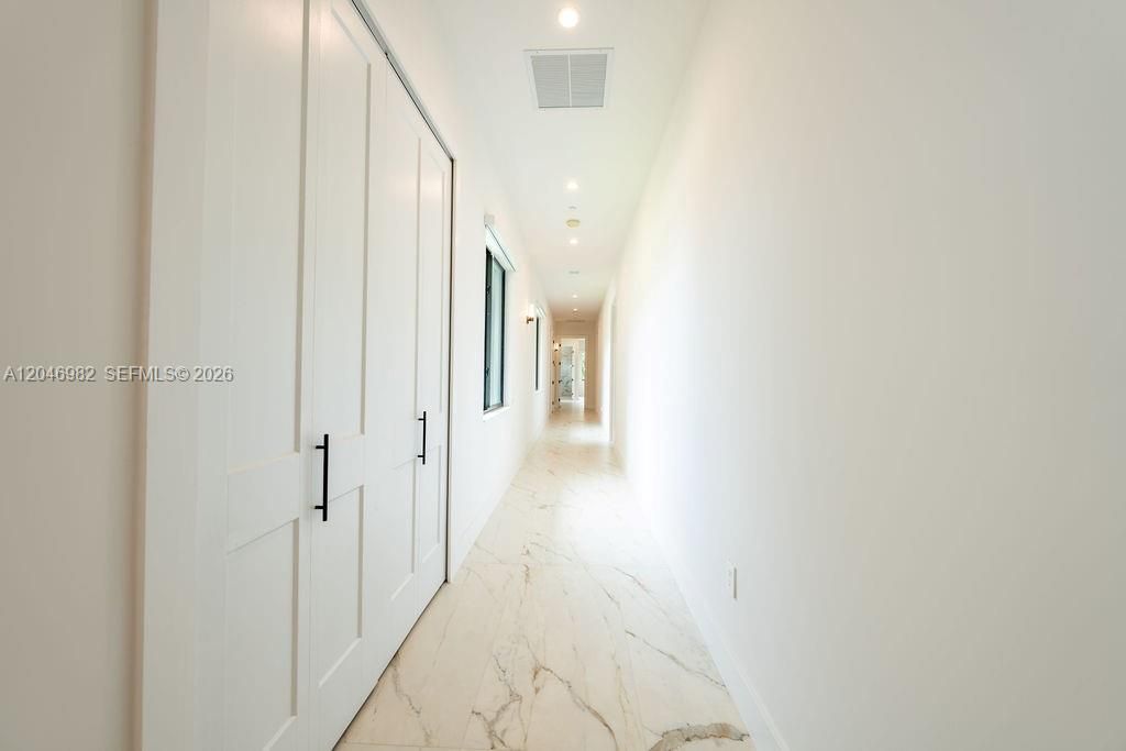 En Venta: $3,699,000 (5 camas, 6 baños, 6304 Pies cuadrados)