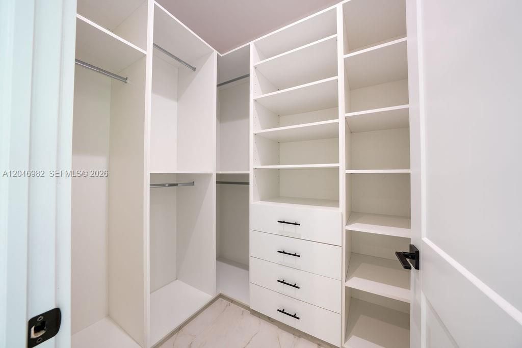 En Venta: $3,699,000 (5 camas, 6 baños, 6304 Pies cuadrados)