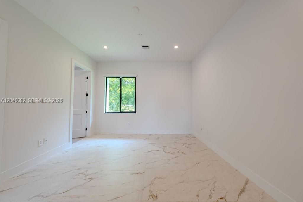 En Venta: $3,699,000 (5 camas, 6 baños, 6304 Pies cuadrados)