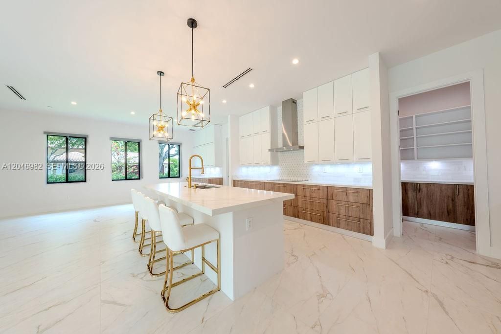 En Venta: $3,699,000 (5 camas, 6 baños, 6304 Pies cuadrados)