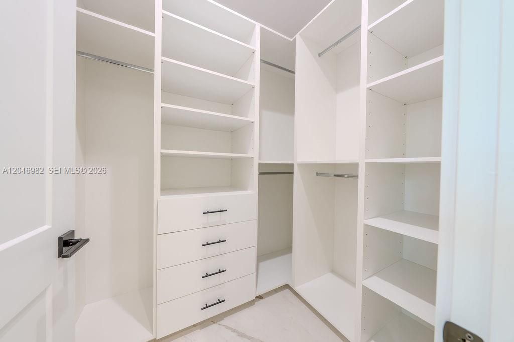 En Venta: $3,699,000 (5 camas, 6 baños, 6304 Pies cuadrados)