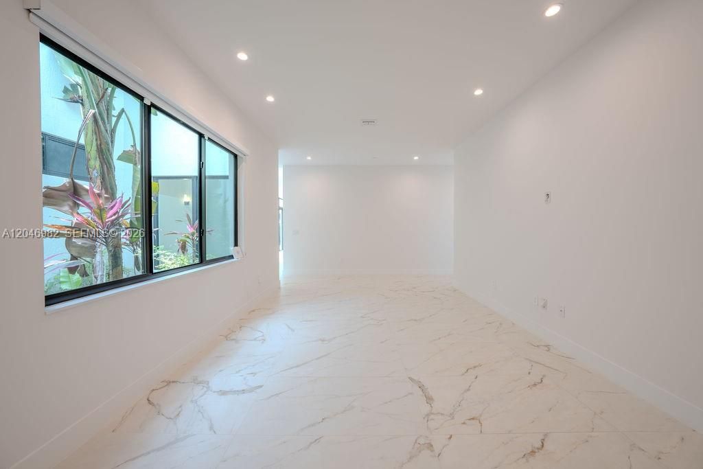 En Venta: $3,699,000 (5 camas, 6 baños, 6304 Pies cuadrados)
