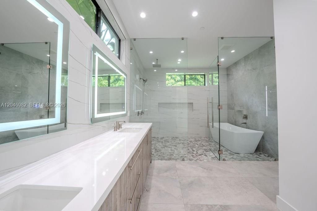 En Venta: $3,699,000 (5 camas, 6 baños, 6304 Pies cuadrados)