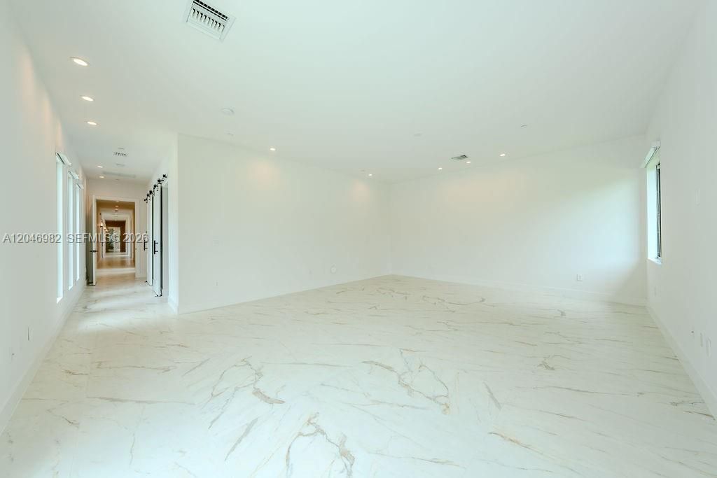 En Venta: $3,699,000 (5 camas, 6 baños, 6304 Pies cuadrados)