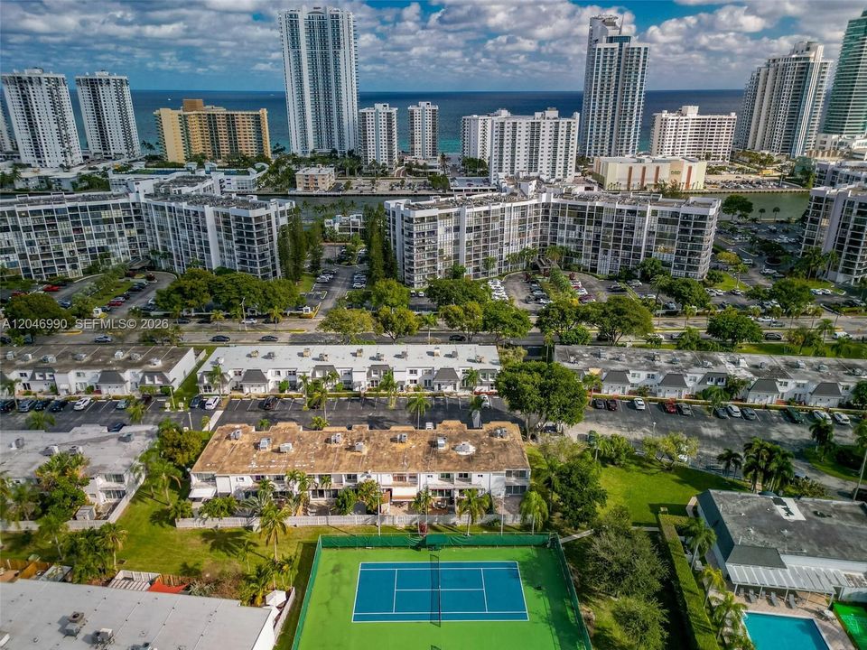 На продажу: $485,000 (2 спален, 2 ванн, 1798 Квадратных фут)
