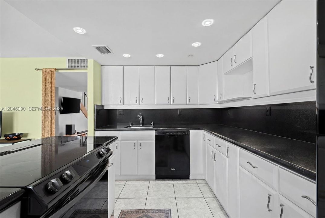 На продажу: $485,000 (2 спален, 2 ванн, 1798 Квадратных фут)