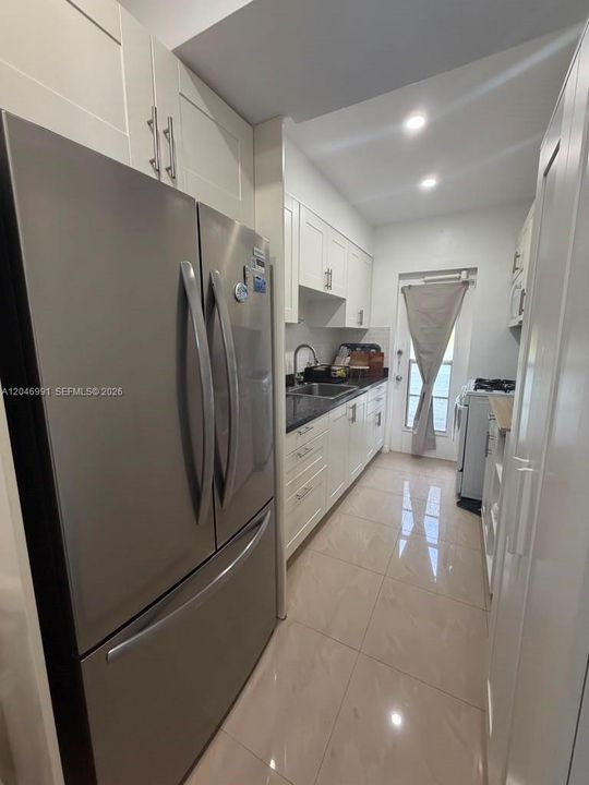 For Sale: $299,000 (1 beds, 1 baths, 620 Square Feet)