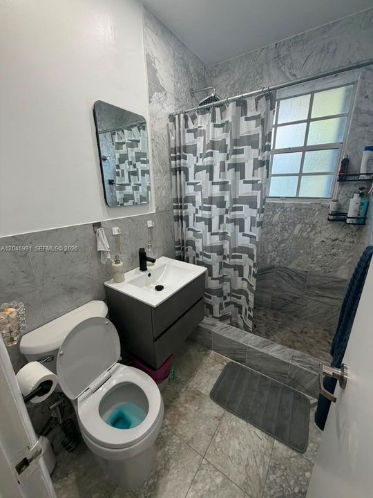 For Sale: $299,000 (1 beds, 1 baths, 620 Square Feet)