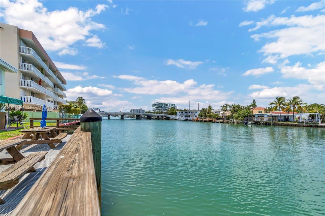 For Sale: $299,000 (1 beds, 1 baths, 620 Square Feet)