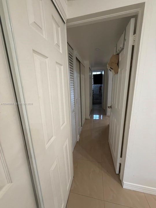 For Sale: $299,000 (1 beds, 1 baths, 620 Square Feet)