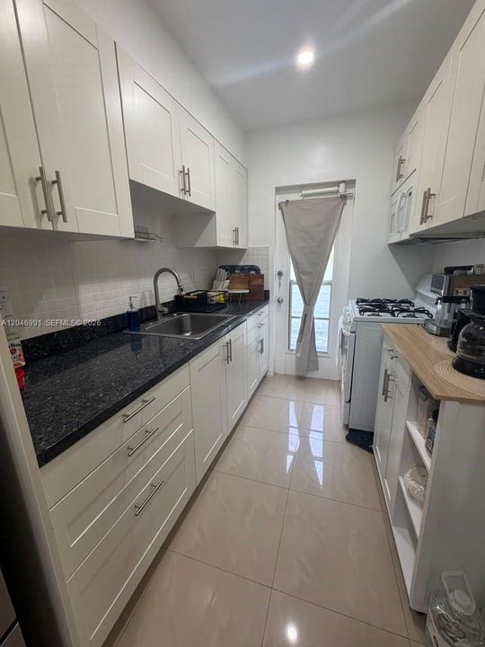 For Sale: $299,000 (1 beds, 1 baths, 620 Square Feet)