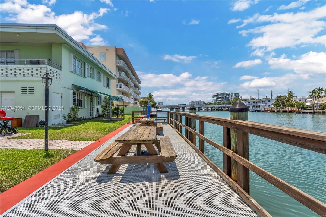 For Sale: $299,000 (1 beds, 1 baths, 620 Square Feet)