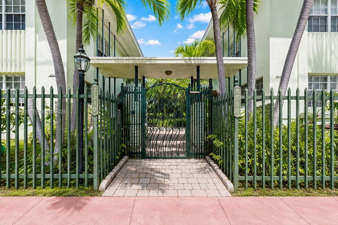 For Sale: $274,900 (1 beds, 1 baths, 620 Square Feet)