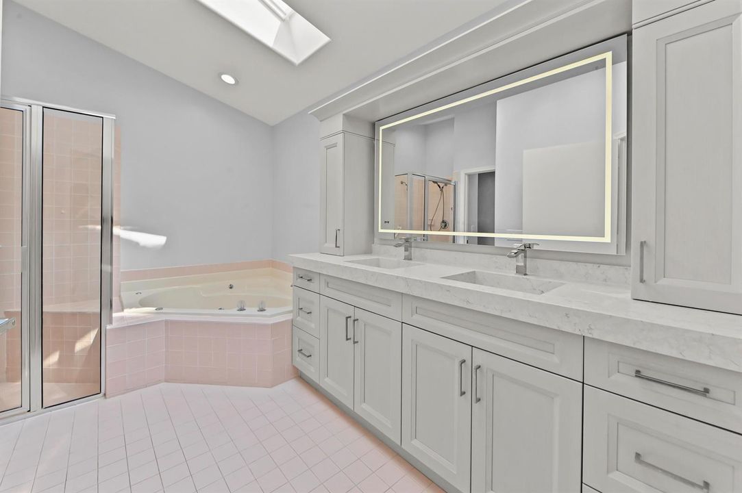 33 Bathroom 01