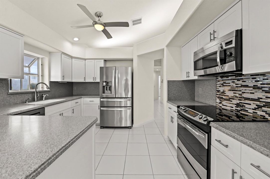 16 Kitchen 02
