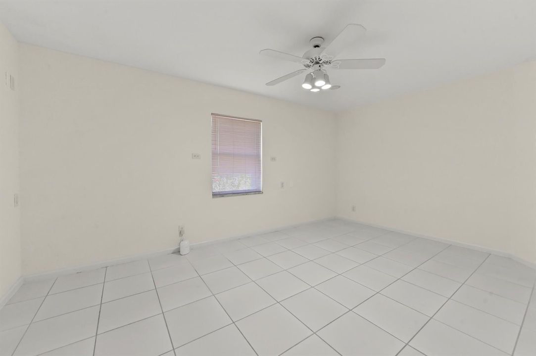 23 Bedroom 01