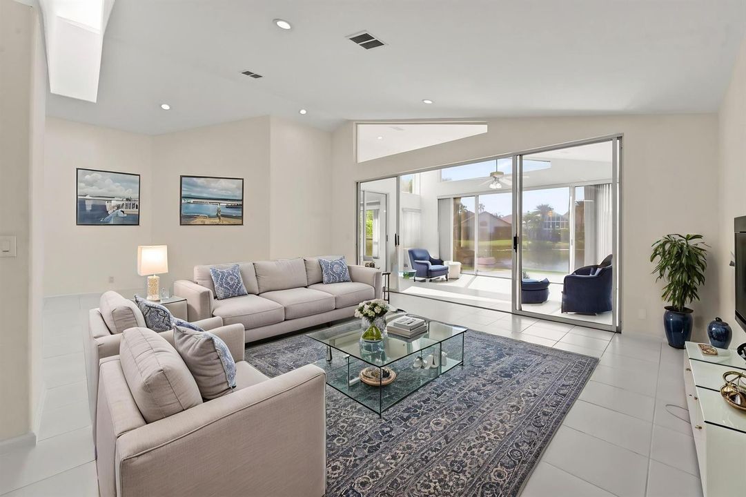 14-Family-room-04_VS