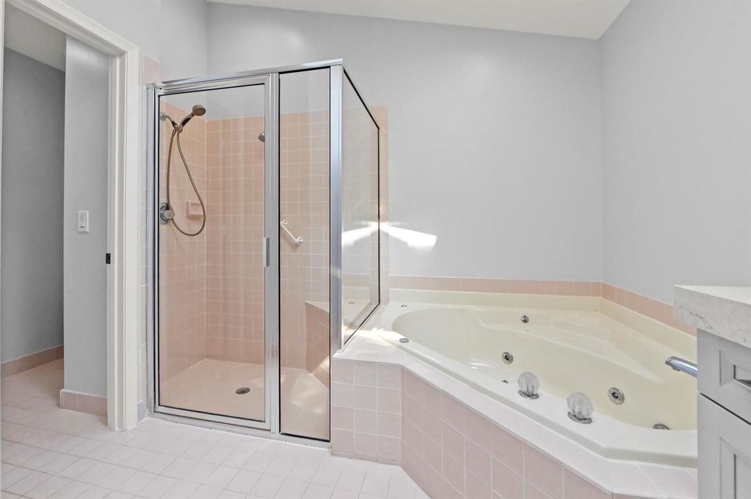34 Bathroom 02