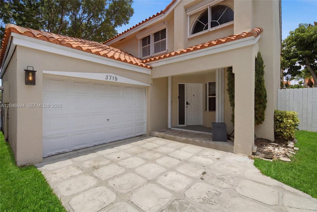 Activo con contrato: $560,000 (3 camas, 2 baños, 1764 Pies cuadrados)