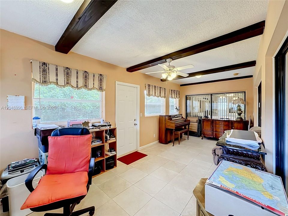 En Venta: $420,000 (3 camas, 2 baños, 1565 Pies cuadrados)
