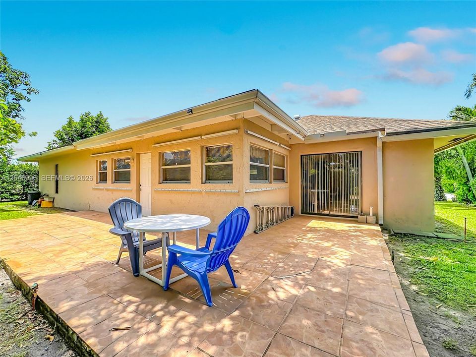 En Venta: $420,000 (3 camas, 2 baños, 1565 Pies cuadrados)