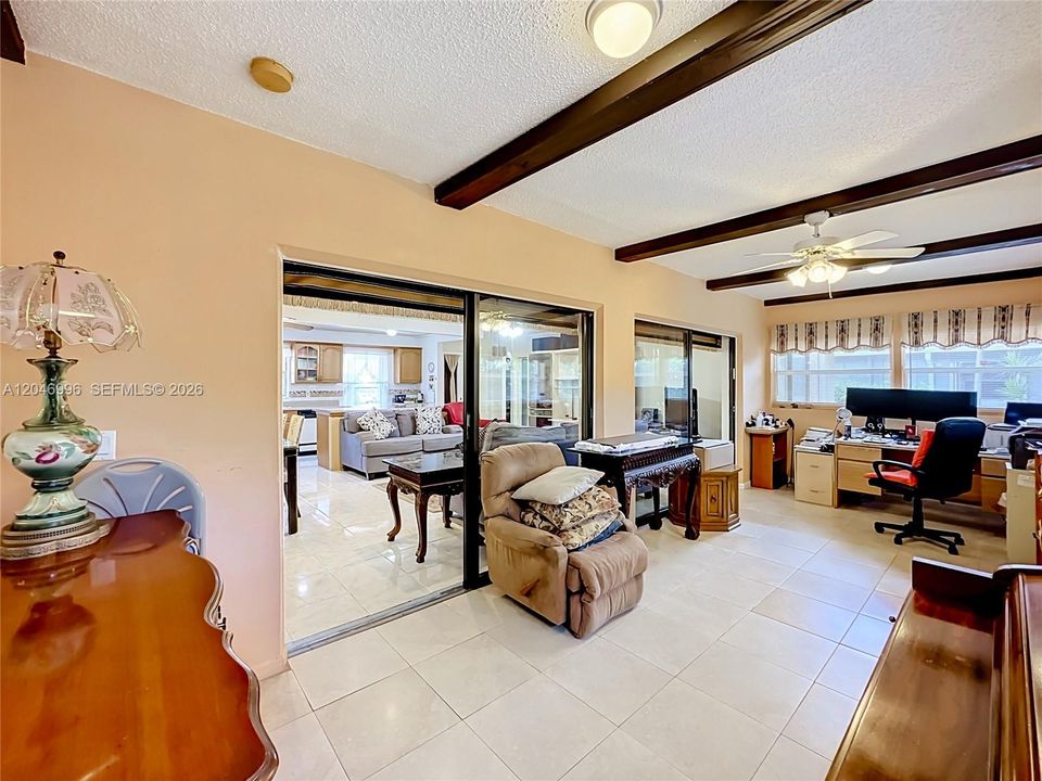 En Venta: $420,000 (3 camas, 2 baños, 1565 Pies cuadrados)