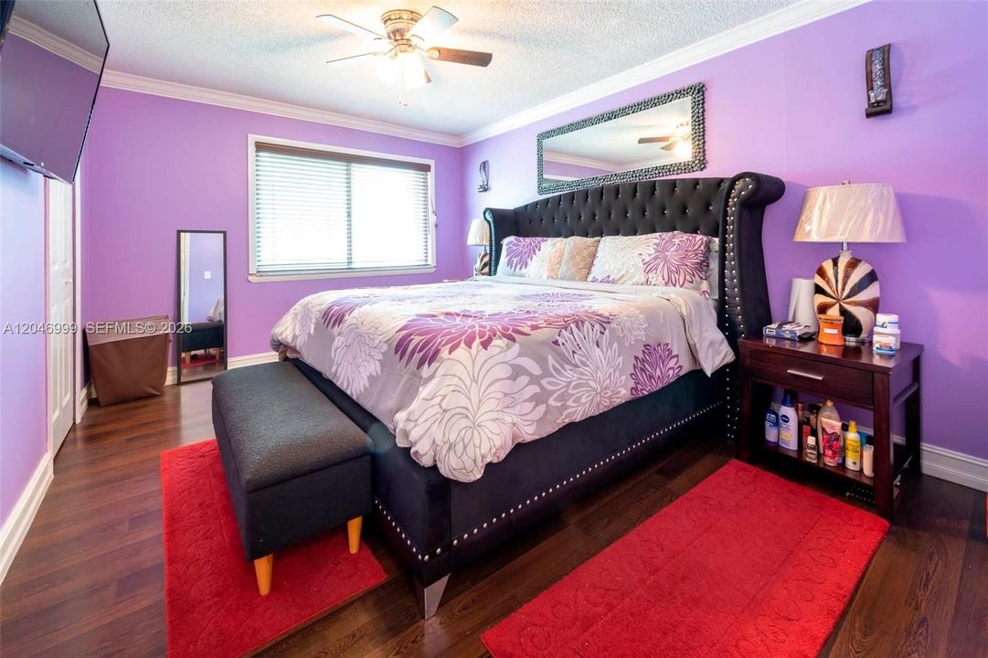 For Sale: $165,000 (2 beds, 1 baths, 944 Square Feet)