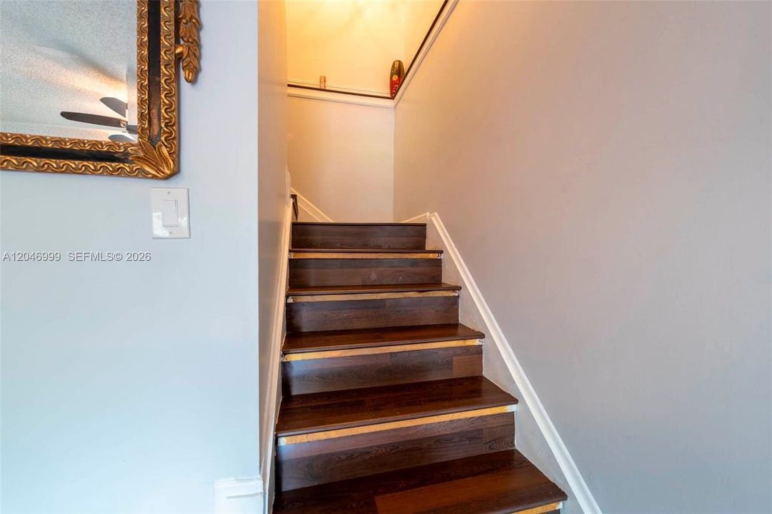 For Sale: $165,000 (2 beds, 1 baths, 944 Square Feet)