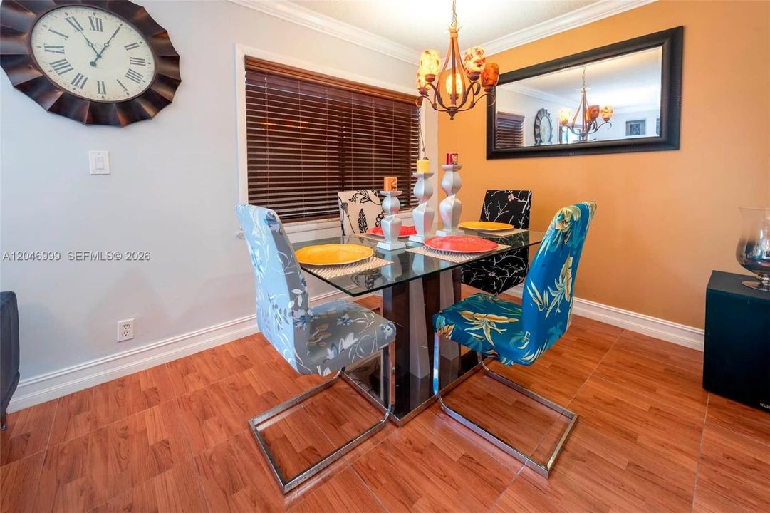 For Sale: $165,000 (2 beds, 1 baths, 944 Square Feet)