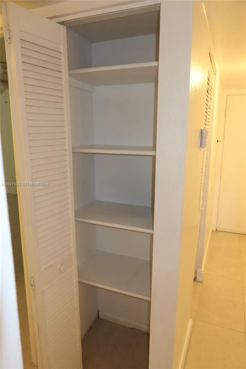 For Rent: $2,300 (2 beds, 2 baths, 936 Square Feet)