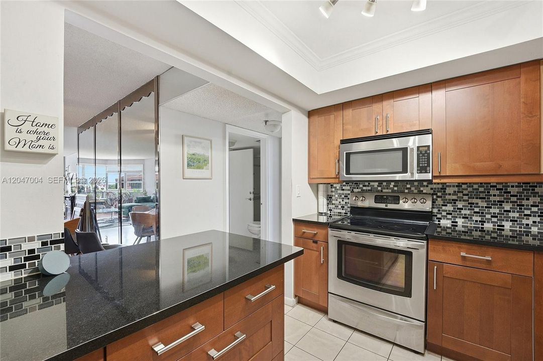 For Sale: $240,000 (2 beds, 2 baths, 1596 Square Feet)