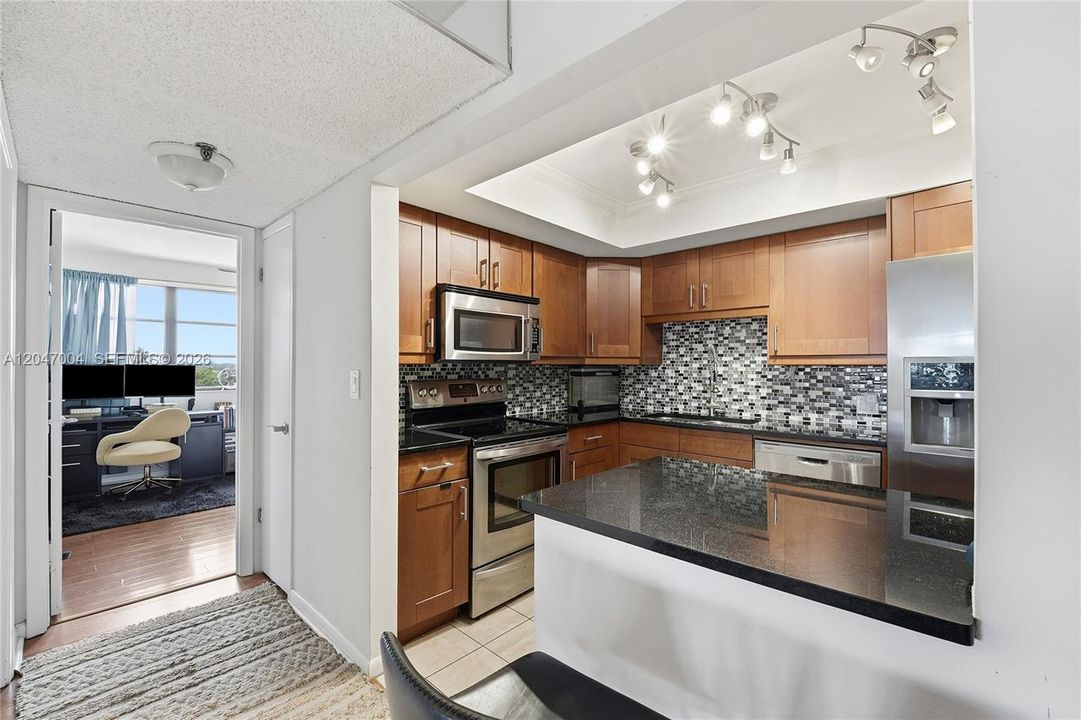 For Sale: $240,000 (2 beds, 2 baths, 1596 Square Feet)