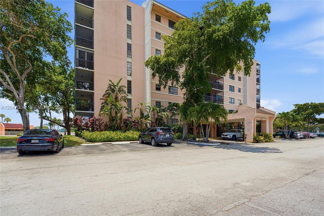 For Sale: $240,000 (2 beds, 2 baths, 1596 Square Feet)