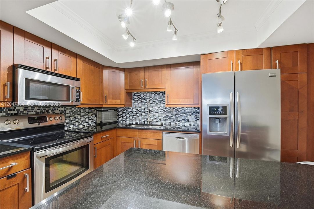 For Sale: $240,000 (2 beds, 2 baths, 1596 Square Feet)
