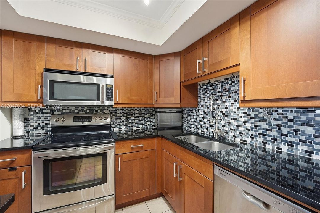 For Sale: $240,000 (2 beds, 2 baths, 1596 Square Feet)