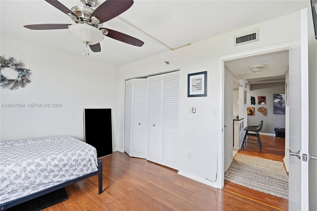 For Sale: $240,000 (2 beds, 2 baths, 1596 Square Feet)