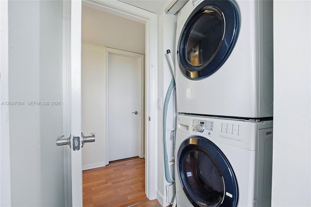 For Sale: $240,000 (2 beds, 2 baths, 1596 Square Feet)