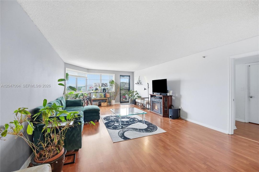 For Sale: $240,000 (2 beds, 2 baths, 1596 Square Feet)