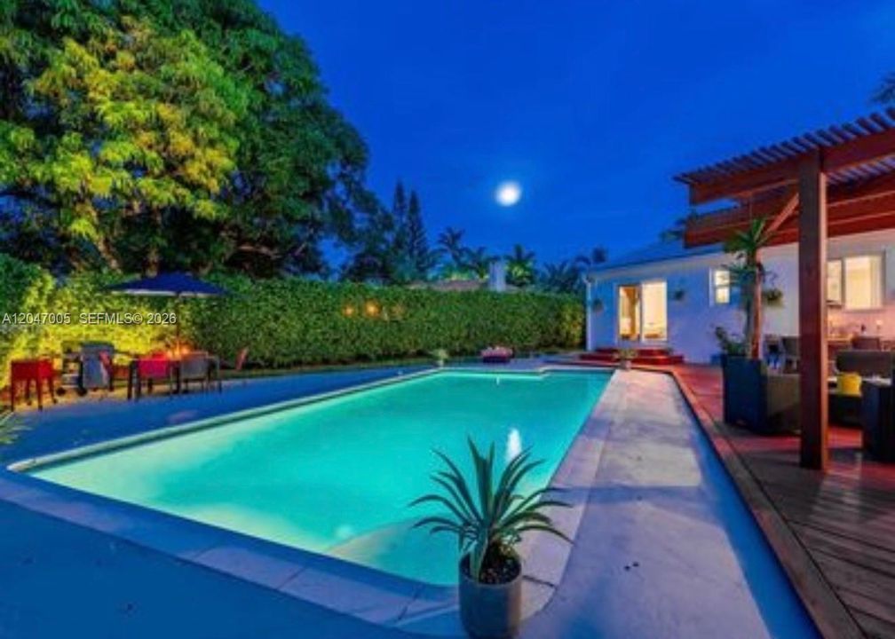 En Venta: $1,185,000 (4 camas, 2 baños, 1577 Pies cuadrados)